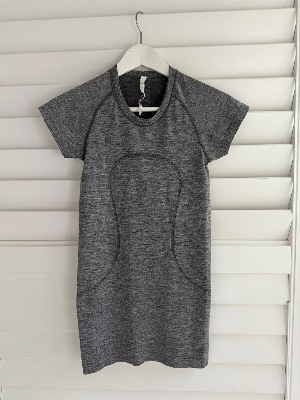 lululemon athletica Heather Grey Short Sleeve Active top